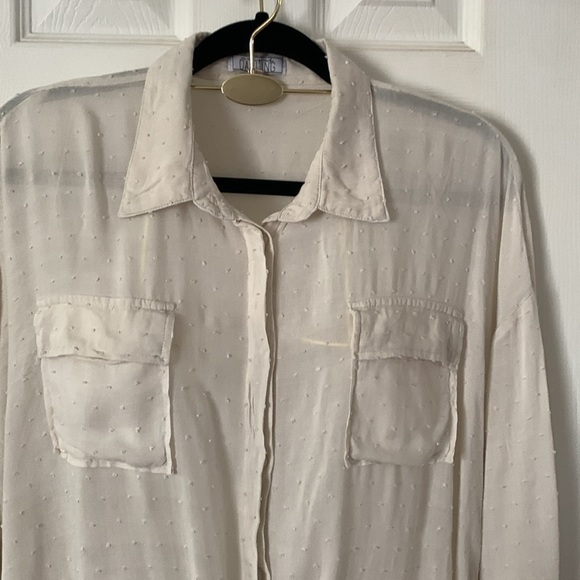 Darling Cream Button Down Blouse Size XL. #360 - Picture 2 of 9